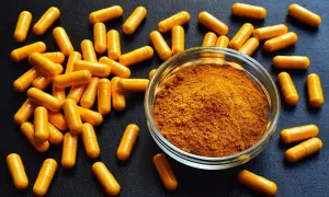 Gélules et poudre de curcuma, une aide naturelle pour la femme enceinte.