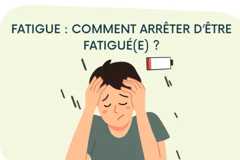 Un jeune homme se tient la tête, l'air épuisé. Une batterie faible symbolise sa fatigue extrême cause.