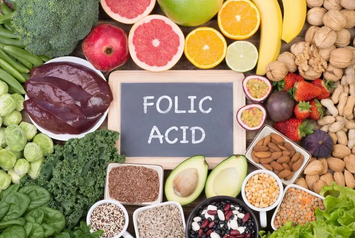 Fruits comme les fruits de la passion et les agrumes, ainsi que des l&eacute;gumes verts, du foie et des noix, sont riches en vitamine B9 (acide folique).